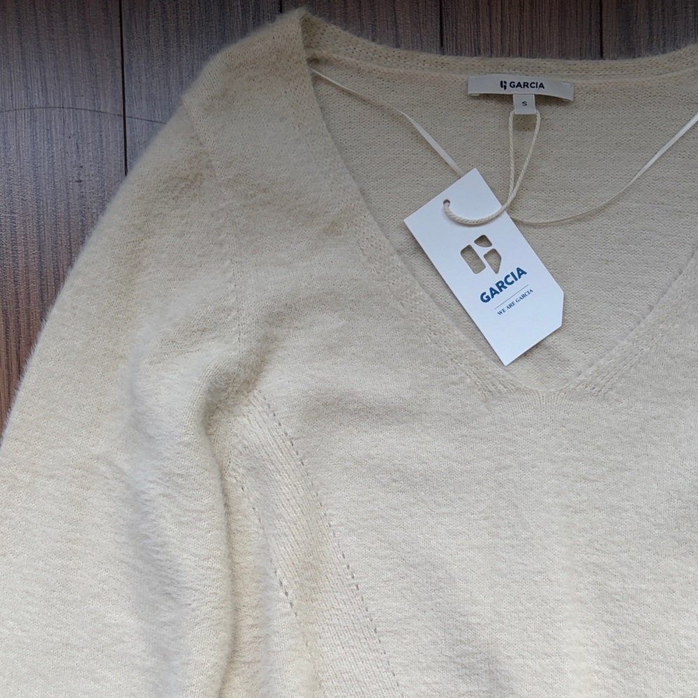 GARCIA Soft Cream V-Neck Kitten Jumper size small - Picture 8 of 16